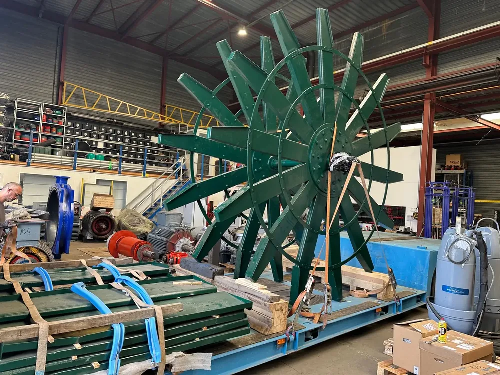 Roue de ventilateur industriel en atelier
