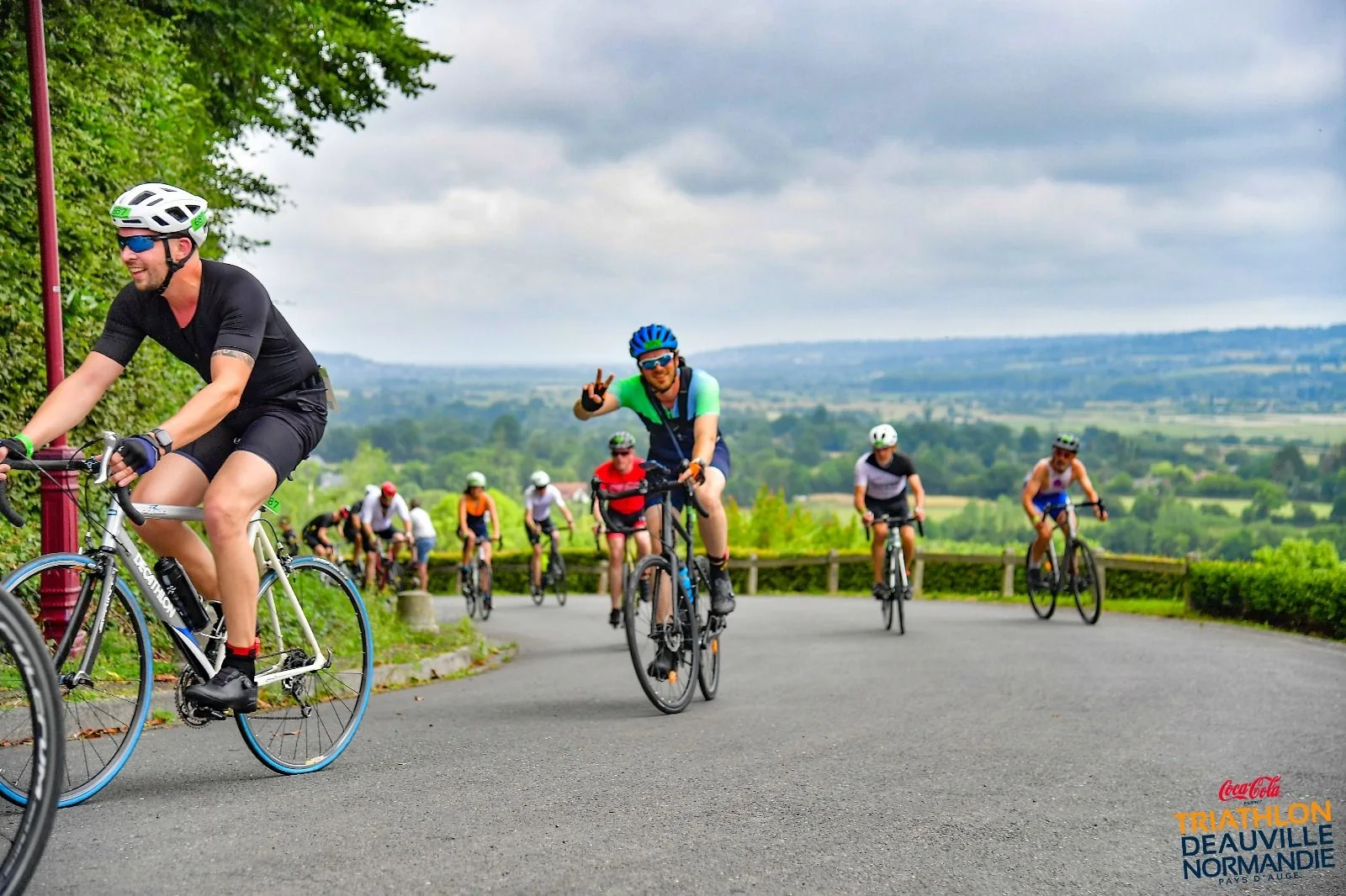 Cyclistes du groupe pendant l&rsquo;épreuve vélo du triathlon de Deauville