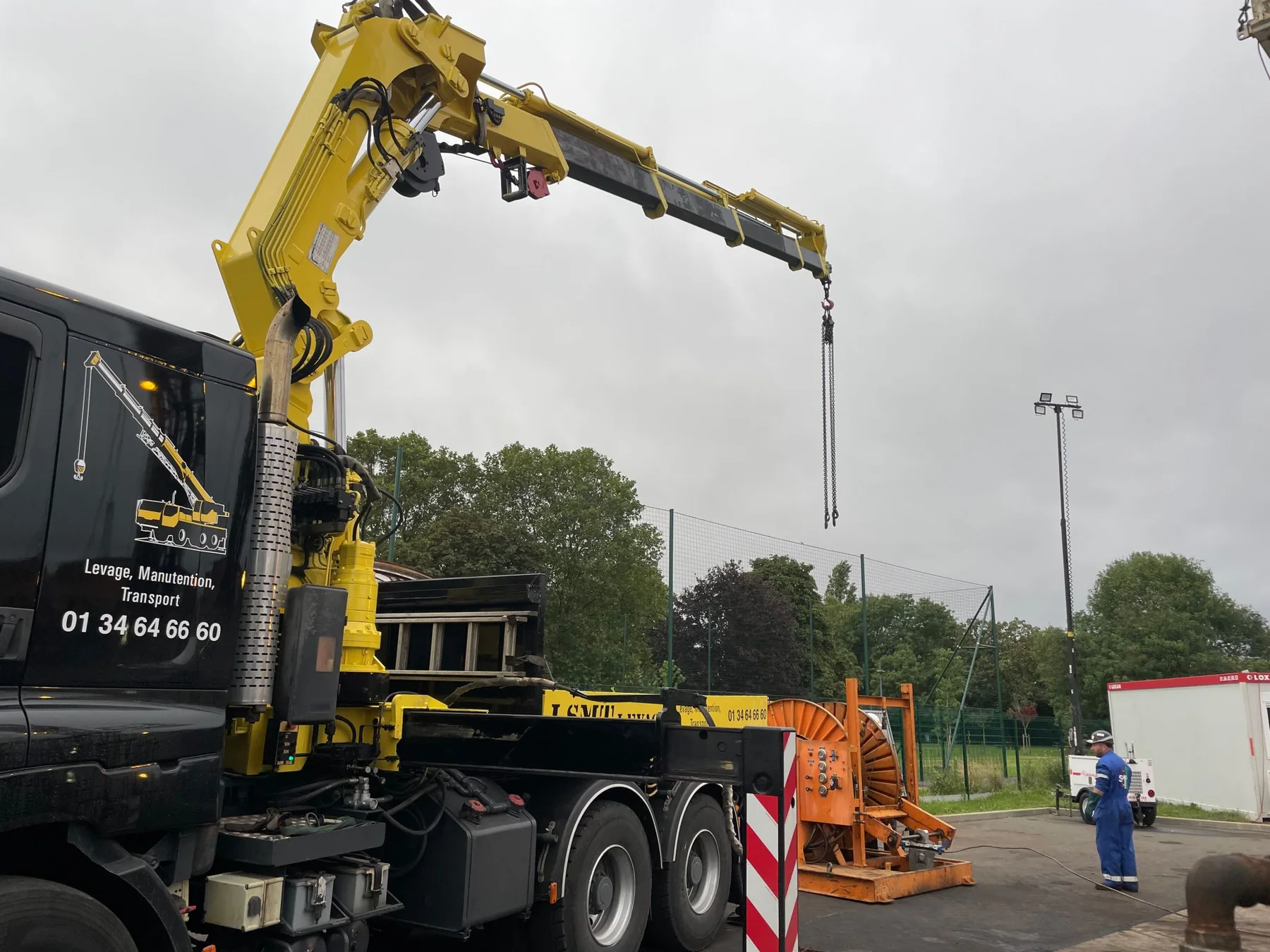 Camion-grue LSMT&nbsp;: levage, manutention et transport