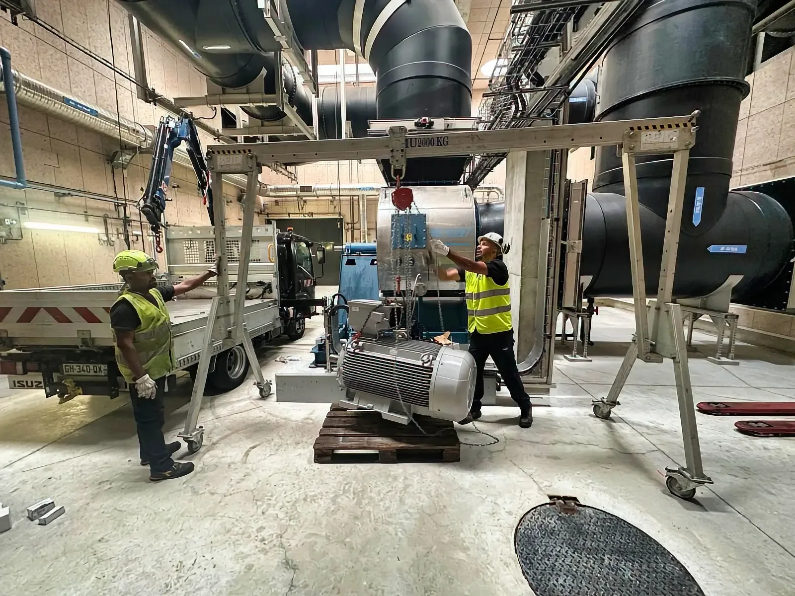 Manutention d&rsquo;un moteur en local technique