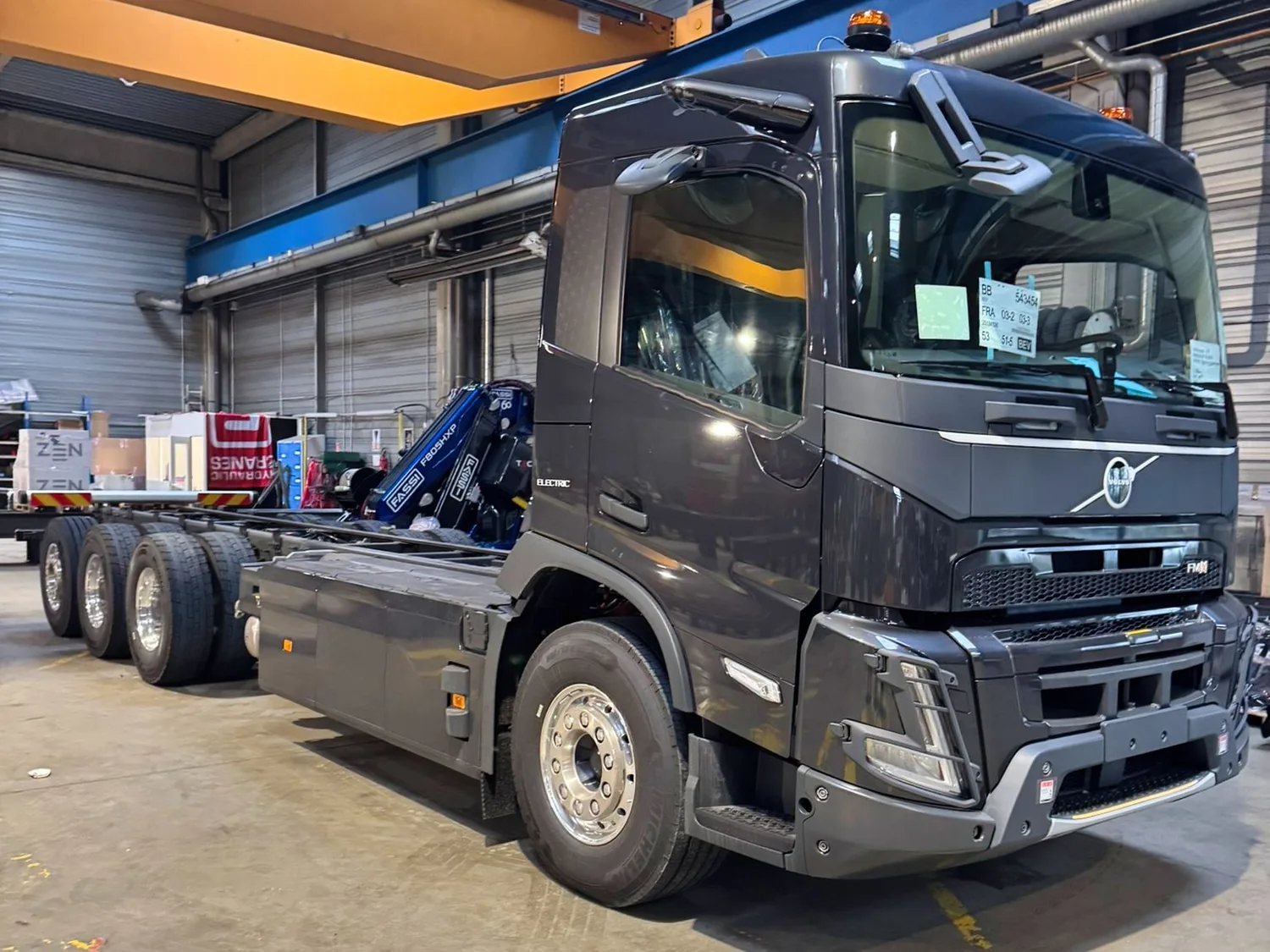 Un camion-grue 100 % électrique pour la maintenance électromécanique lourde