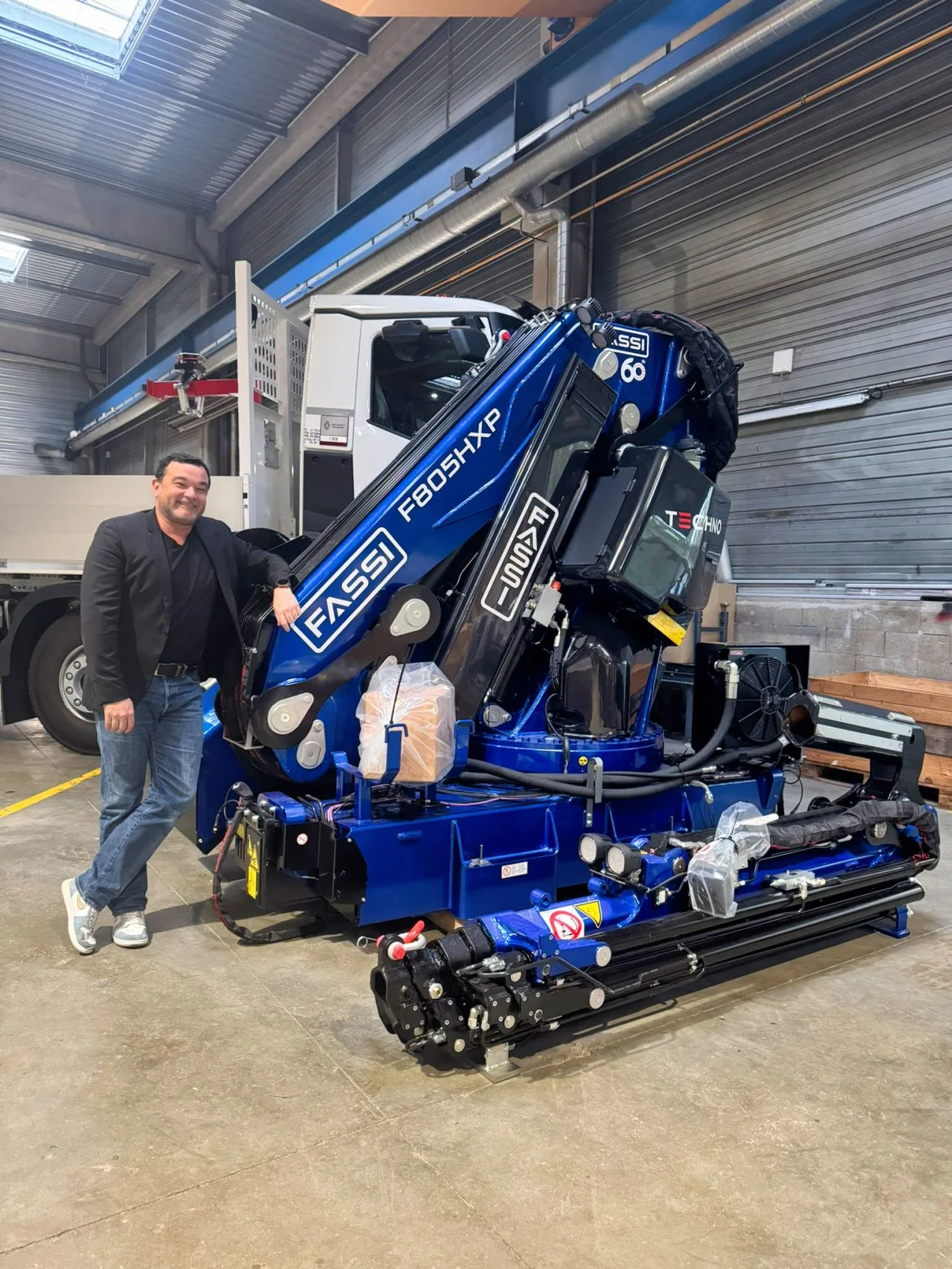 Un camion-grue 100 % électrique pour la maintenance électromécanique lourde