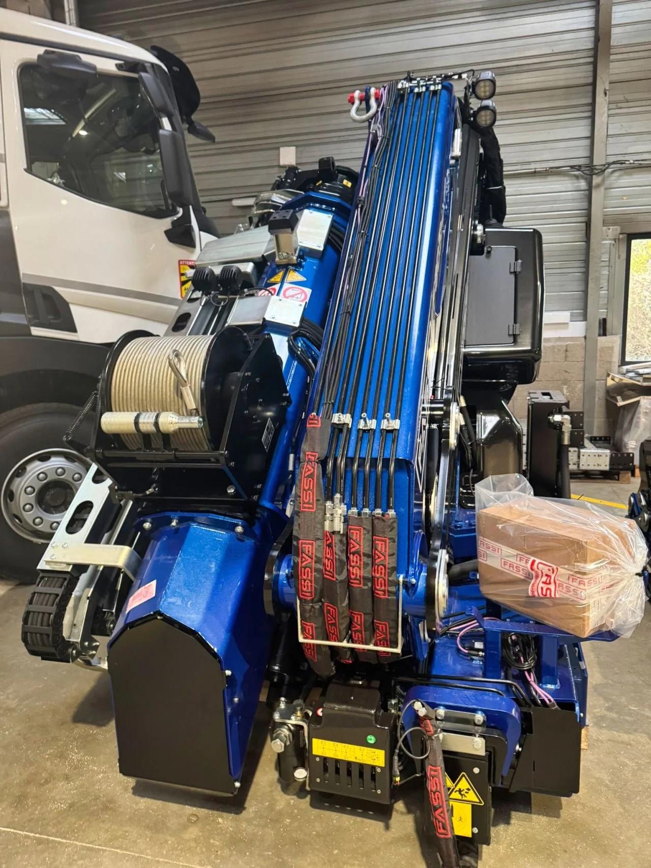 Un camion-grue 100 % électrique pour la maintenance électromécanique lourde