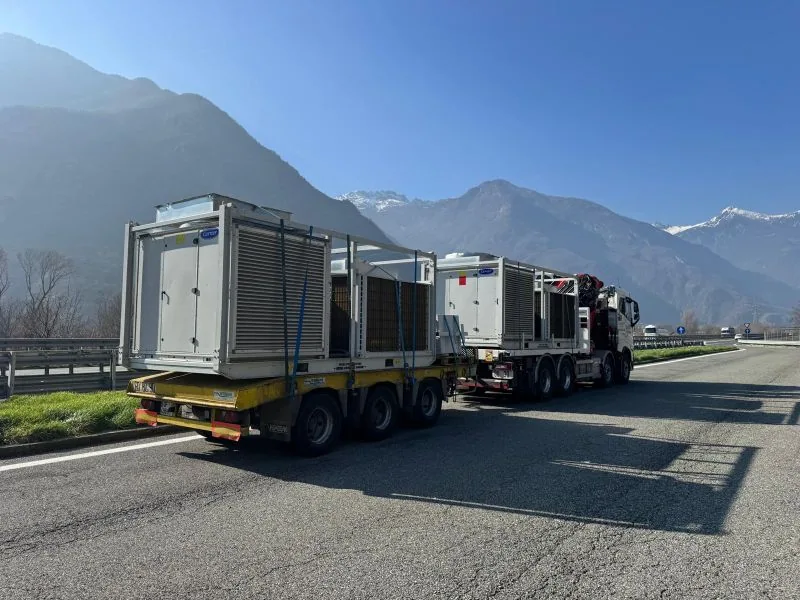Transport longue distance de deux groupes froid Carrier en montagne